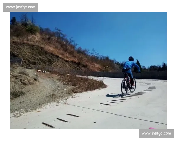 影像记忆：野马赛道 19.5 公里，定格花海前的骑行瞬间